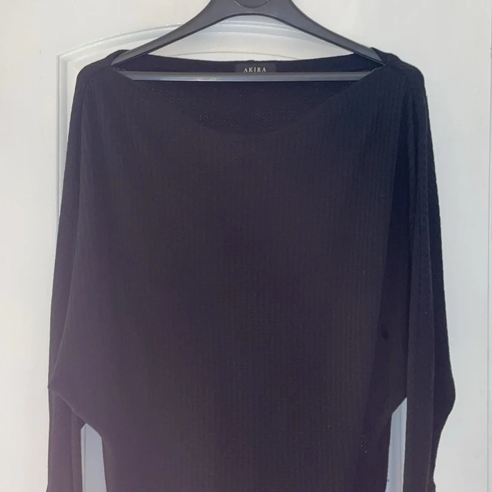Long tunic/ sweater from Akira. Size large. No wear or tear. - Picture 4 of 6